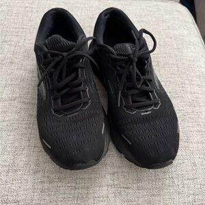 Women’s brooks shoes